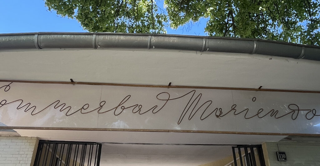 Foto mit dem Schriftzug "Sommerbad Mariendorf"