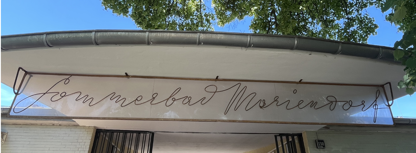 Foto mit dem Schriftzug "Sommerbad Mariendorf"